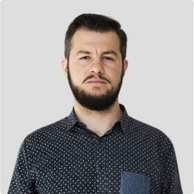 SEO Specialist with 10 years of experience.